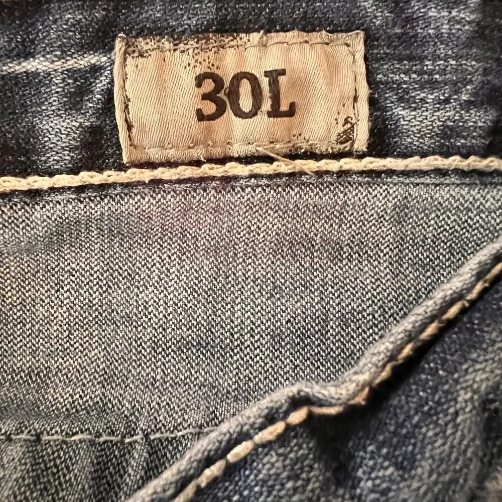 BKE Derek Jeans Mens 30x30 Straight Leg Distressed Medium Wash Denim Buckle